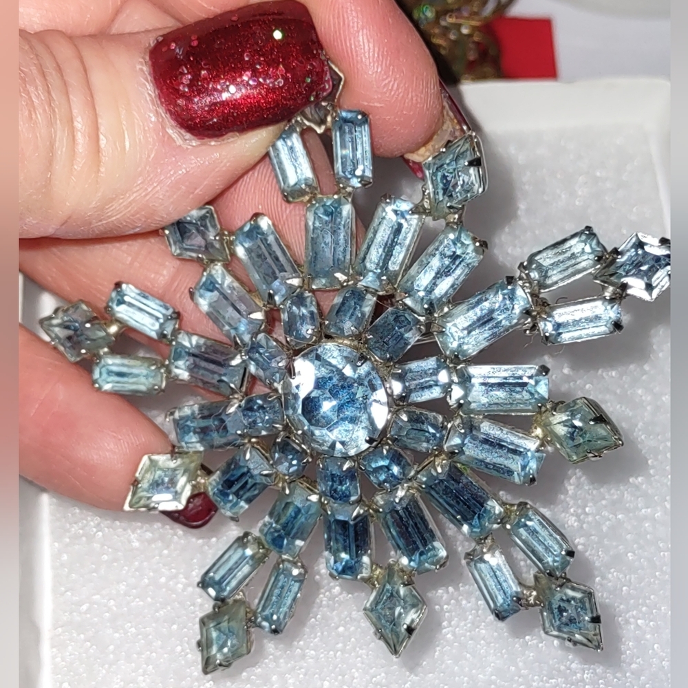 Blue Rhinestone Crystal Snowflake Brooch - Picture 6 of 15